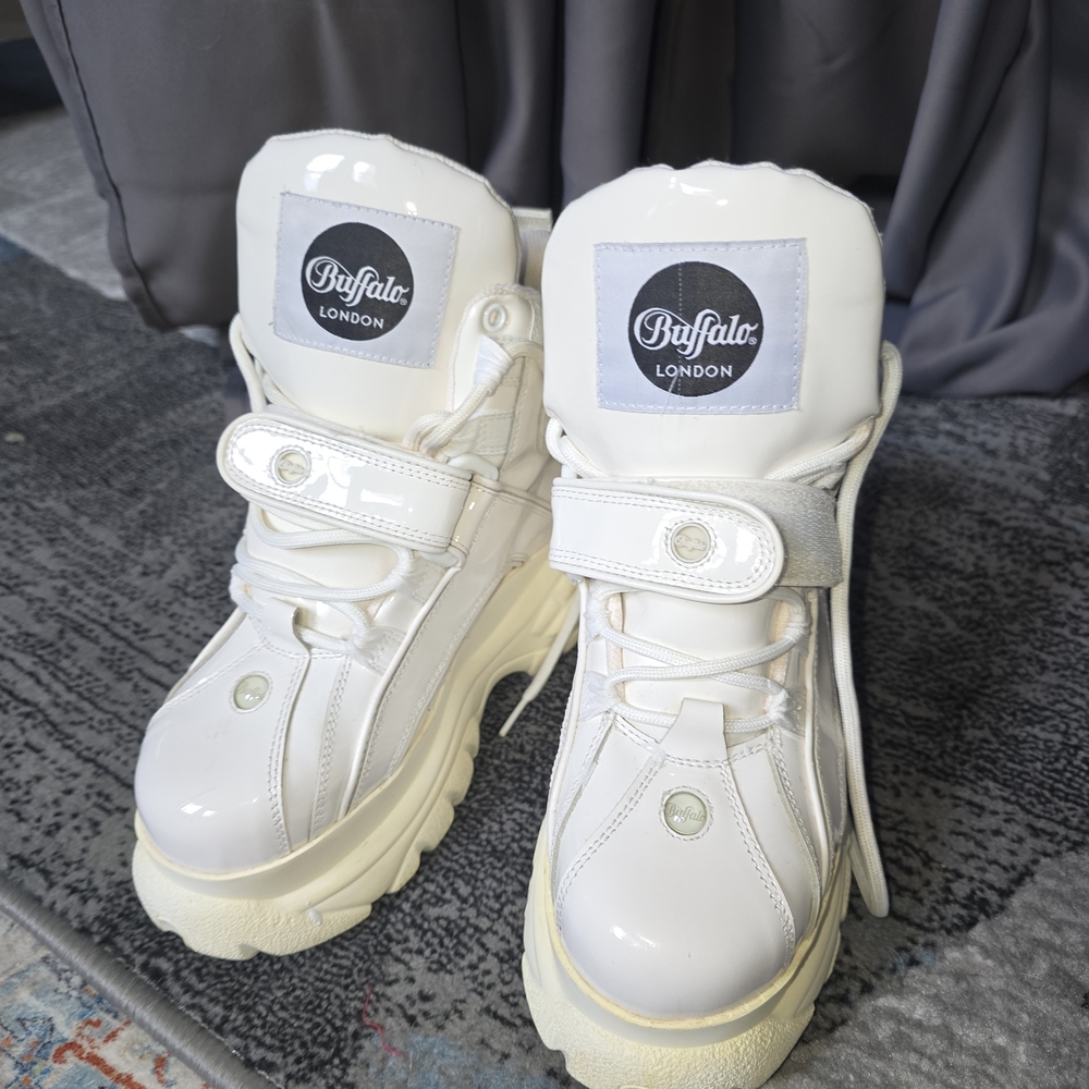 Buffalo London 1348-14 2.0 Platform Sneakers in White Patent Leather, Size 38
